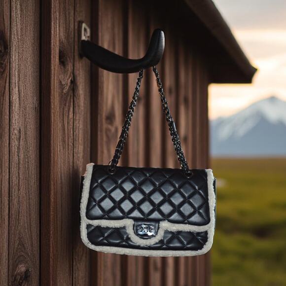 Gilda Paris Women's Quilted Shoulder/Crossbody Chain Bag - Picture 1 of 4